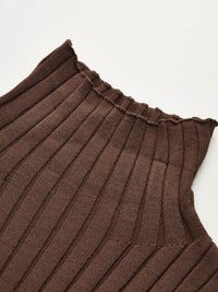 Conjunto de tres piezas con jersey de cuello alto de punto, cárdigan y pantalón