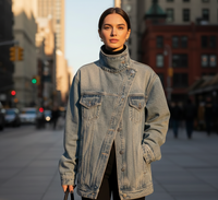 Cleo - Chaqueta asimétrica con botones estilo urbano