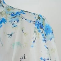 Amelie - Top floral azul de cuello alto